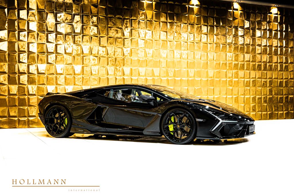 Lamborghini Revuelto