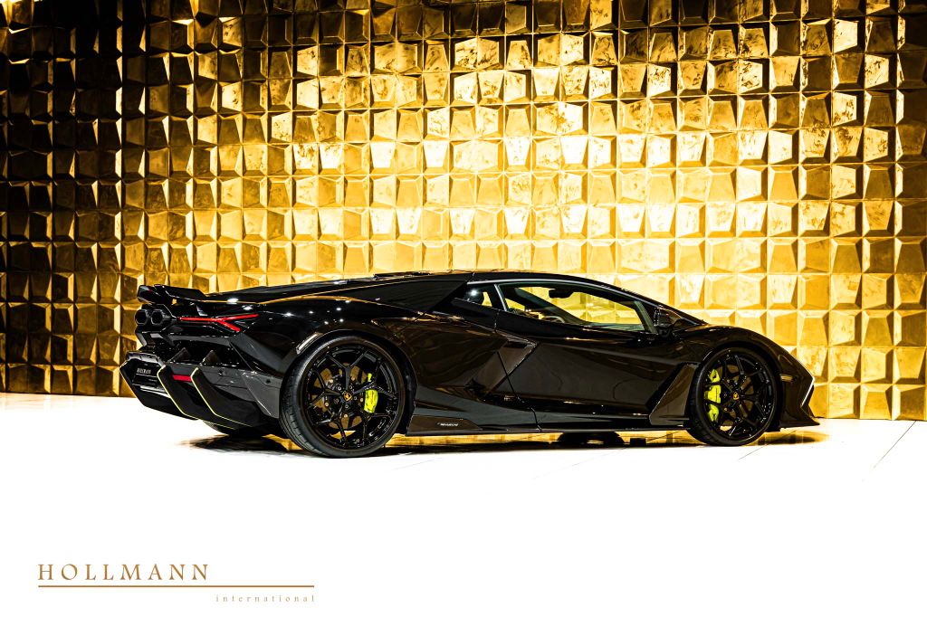 Lamborghini Revuelto