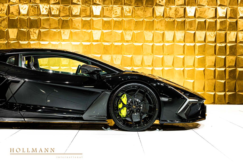 Lamborghini Revuelto