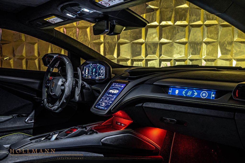 Lamborghini Revuelto
