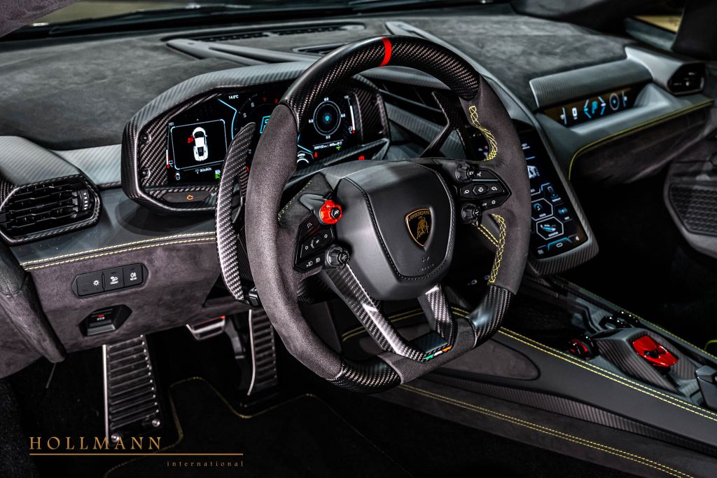 Lamborghini Revuelto