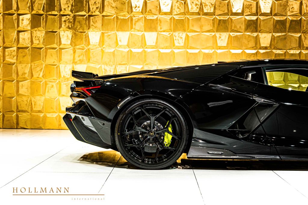 Lamborghini Revuelto