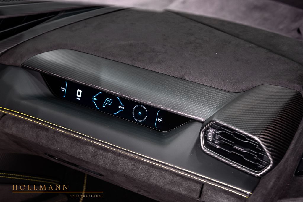 Lamborghini Revuelto