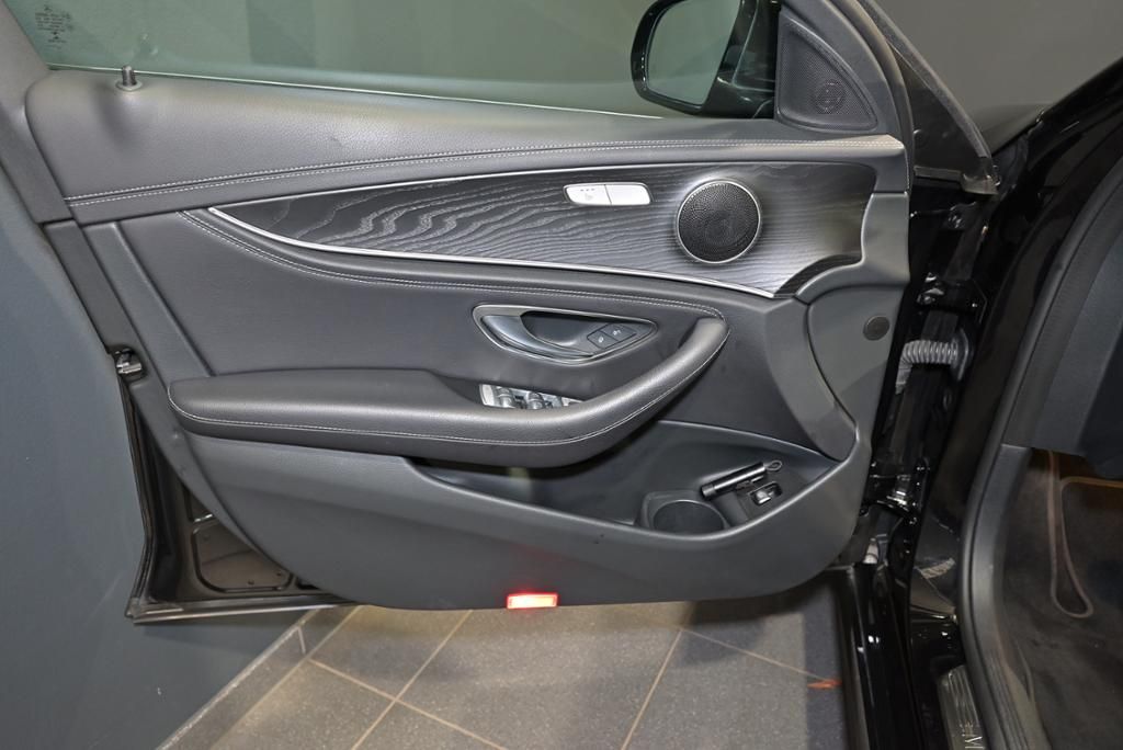 Mercedes-Benz E 300 2022