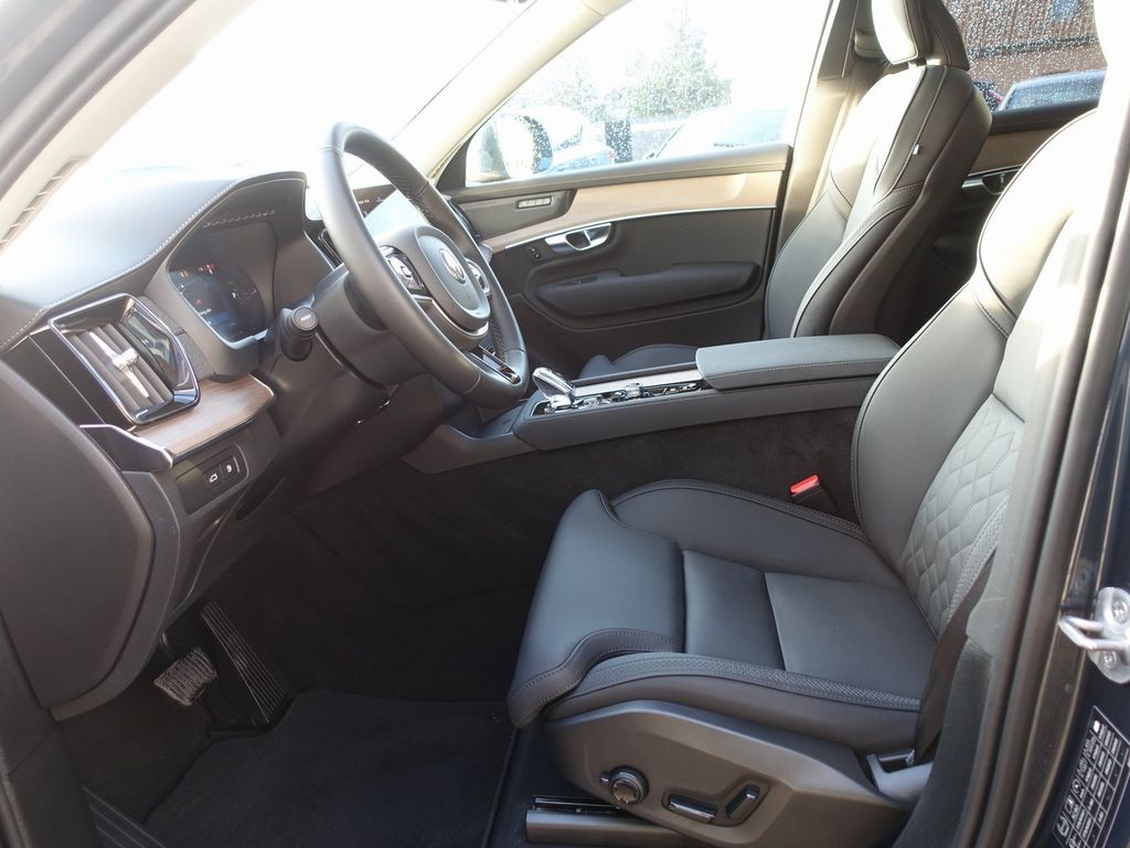 Volvo XC90 2025