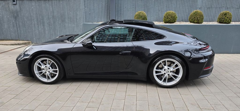 Porsche 992 2025