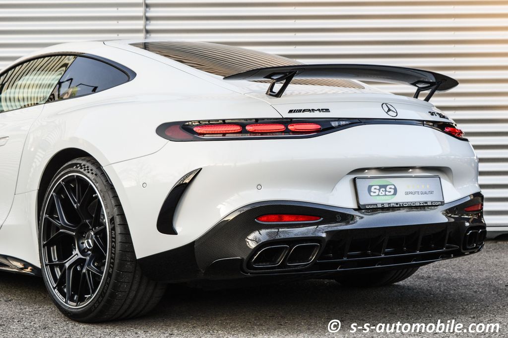 Mercedes-Benz AMG GT 2025