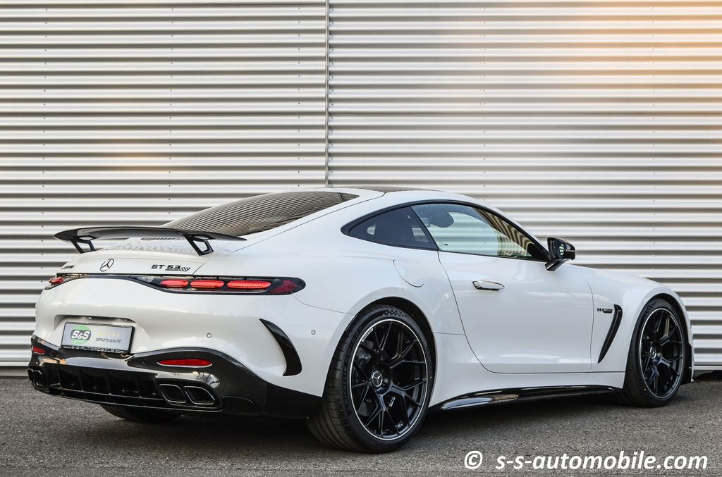 Mercedes-Benz AMG GT 2025