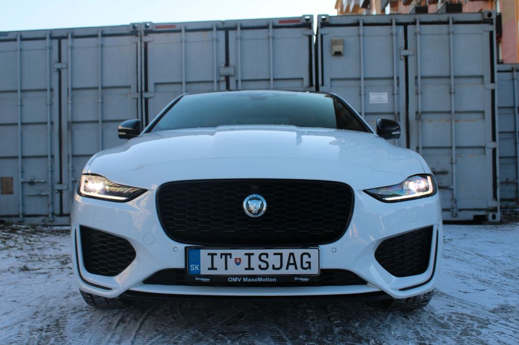 Jaguar XE 2024
