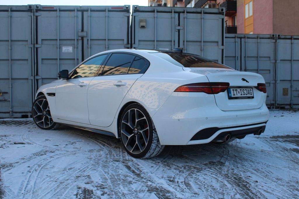 Jaguar XE 2024