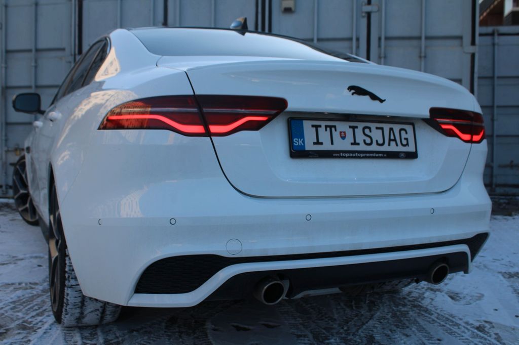Jaguar XE 2024