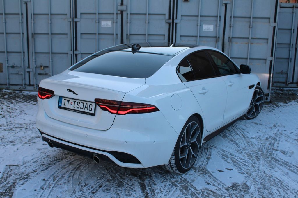 Jaguar XE 2024
