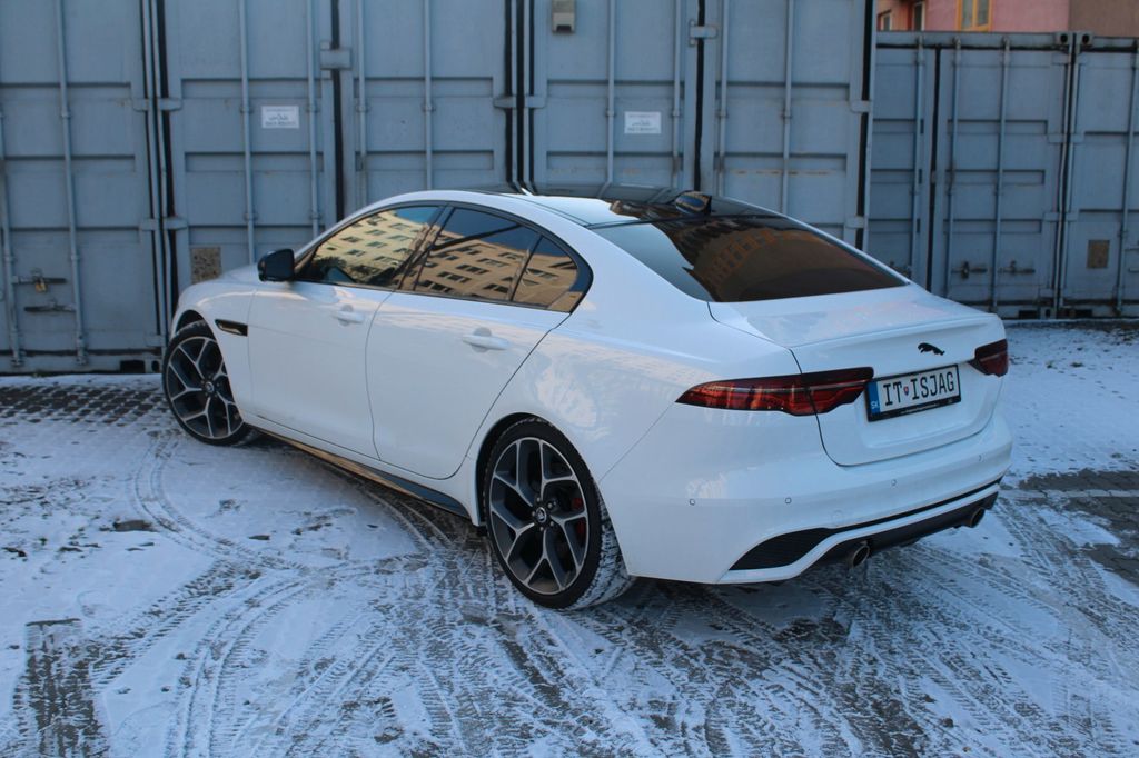 Jaguar XE 2024