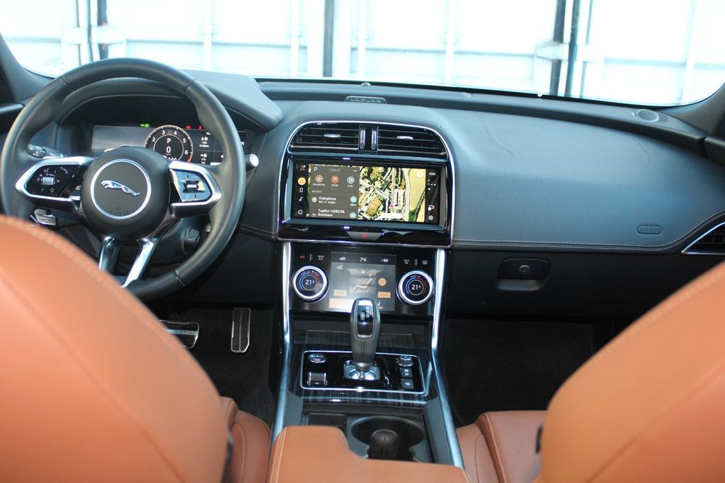 Jaguar XE 2024