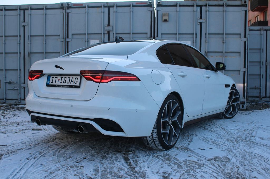 Jaguar XE 2024