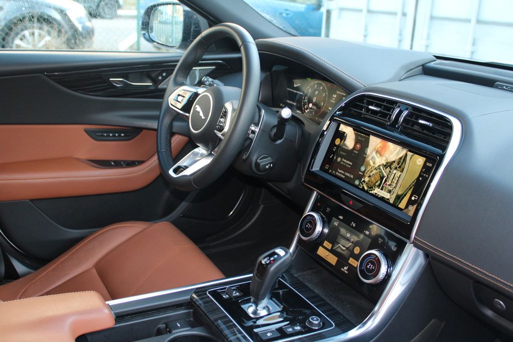 Jaguar XE 2024