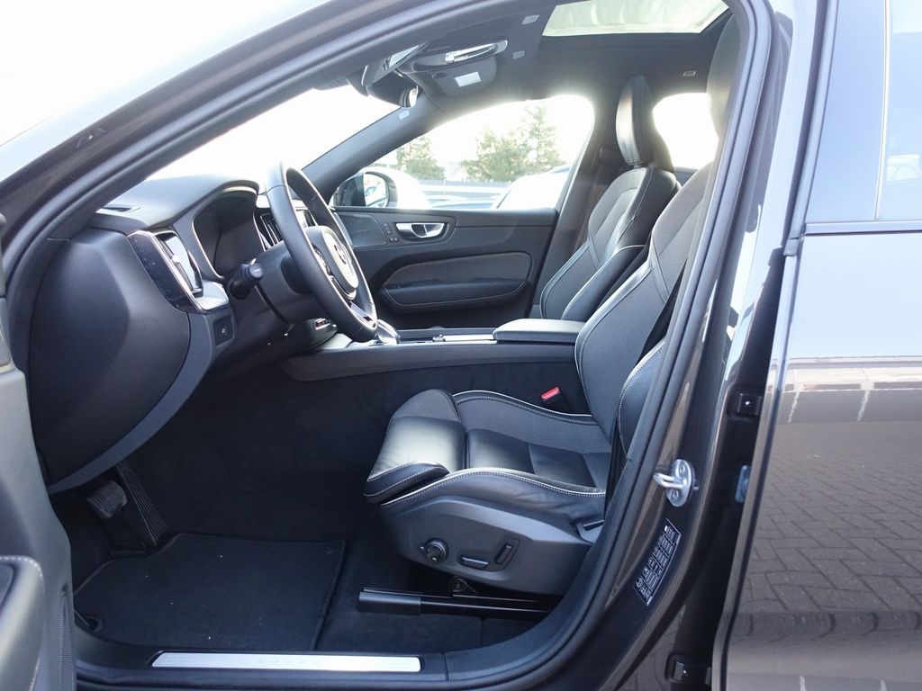 Volvo XC60 2025