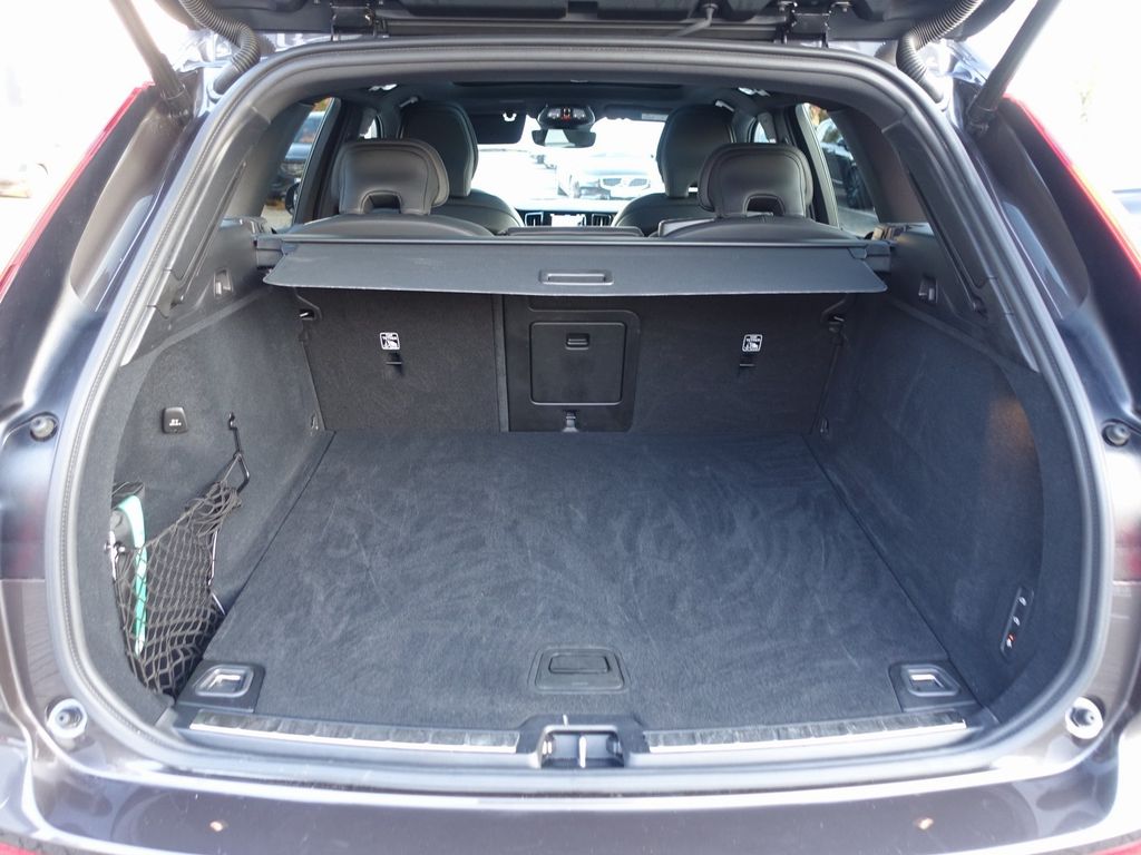 Volvo XC60 2025
