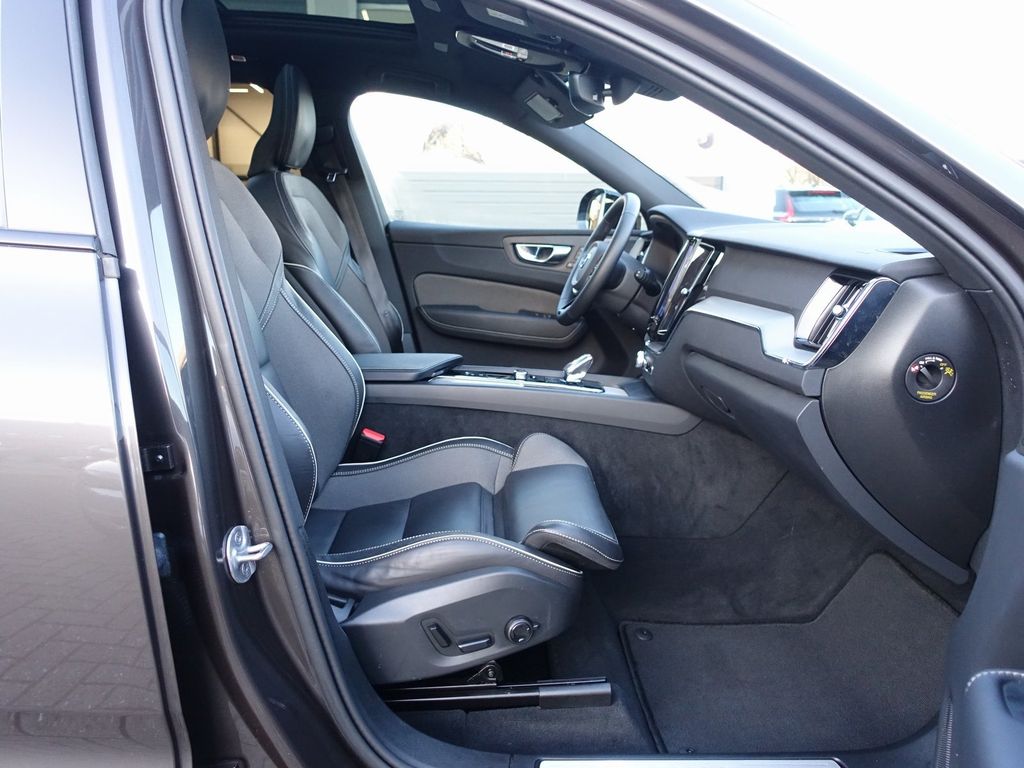 Volvo XC60 2025