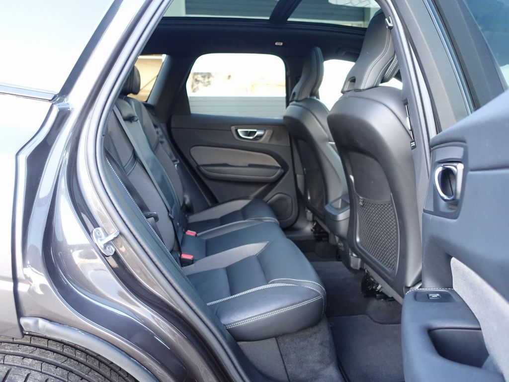 Volvo XC60 2025