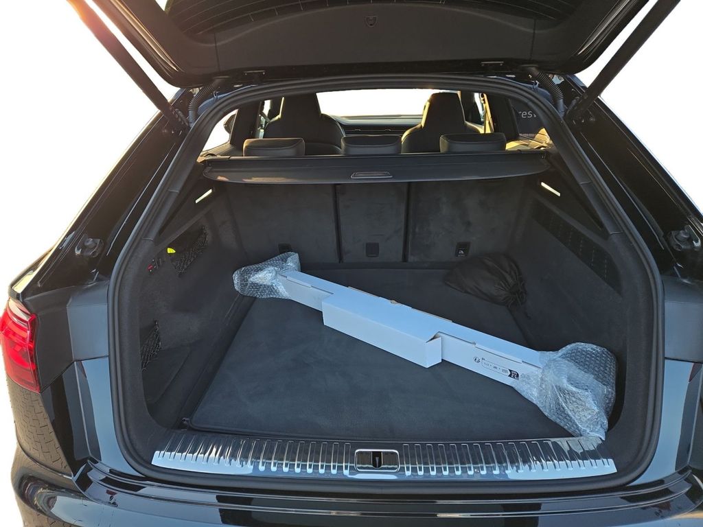 Audi SQ8 2025