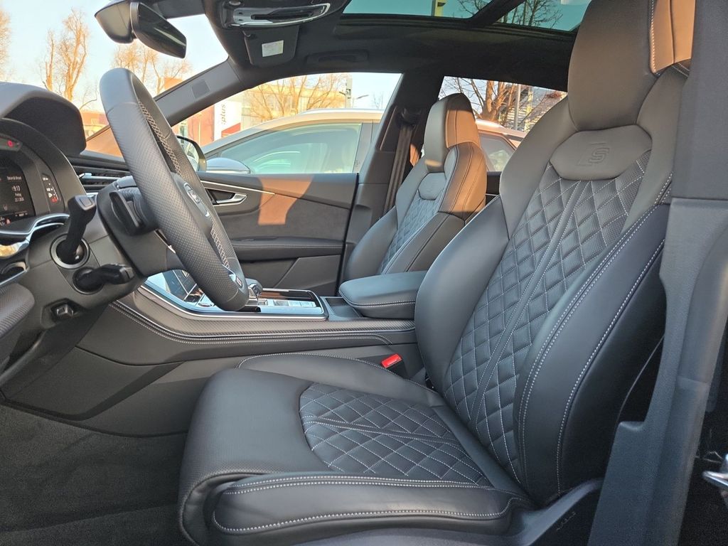 Audi SQ8 2025