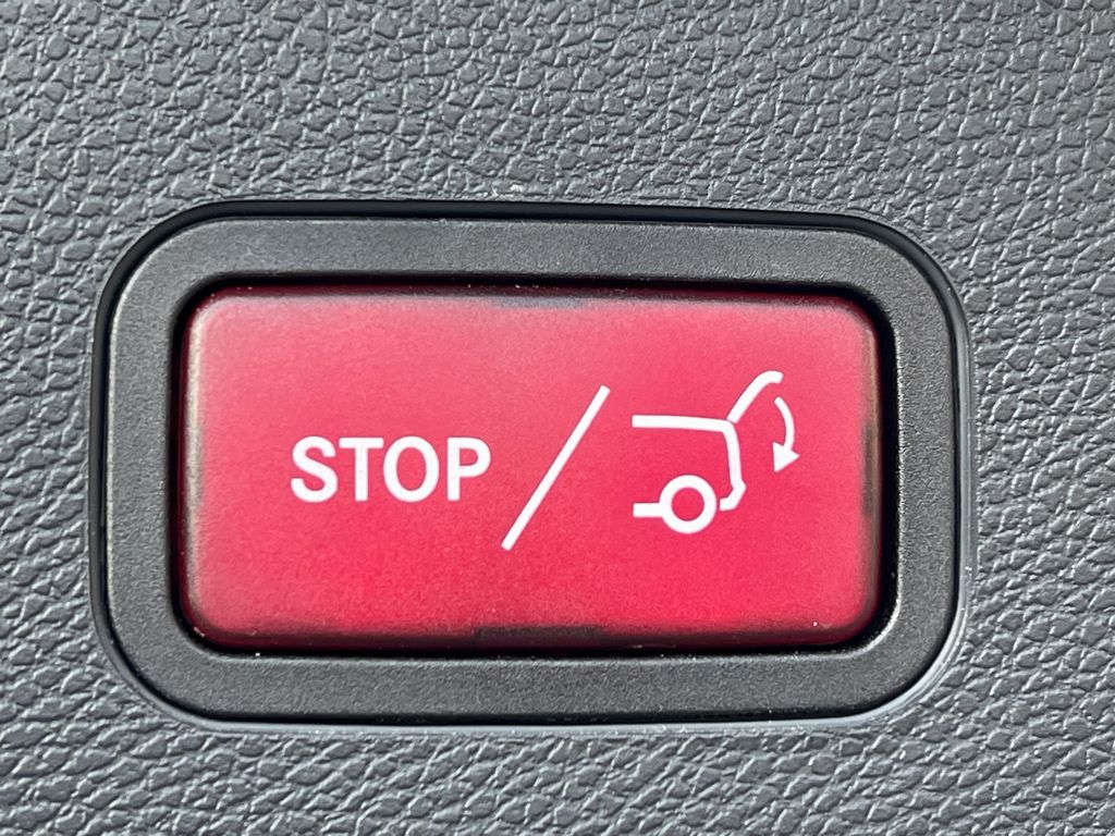 Mercedes-Benz EQC 2023