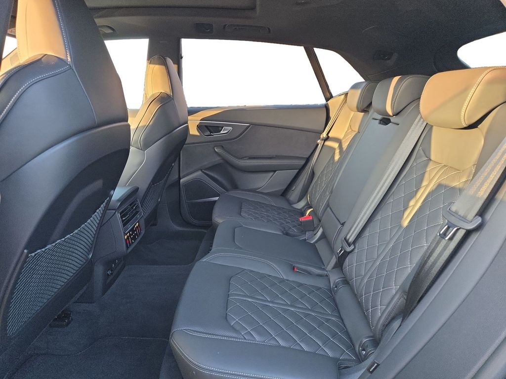 Audi SQ8 2025
