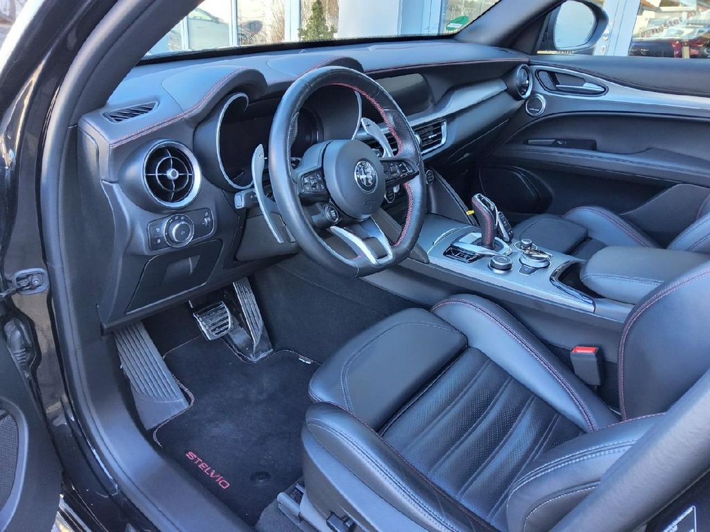 Alfa Romeo Stelvio 2023