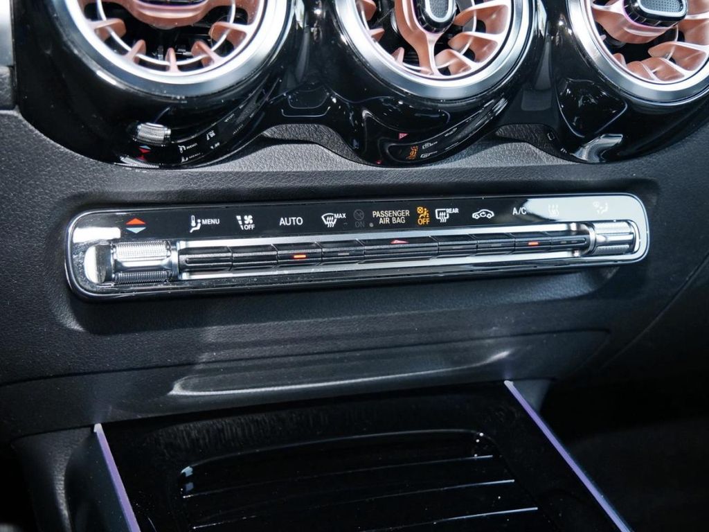 Mercedes-Benz EQB 2022