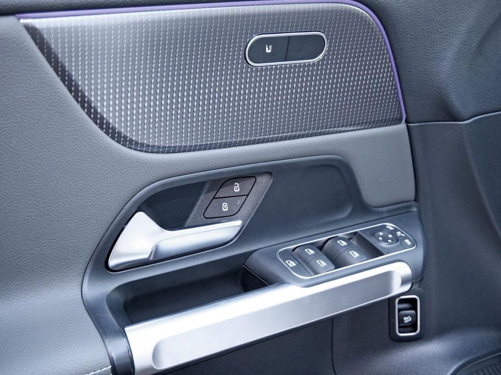 Mercedes-Benz EQB 2022