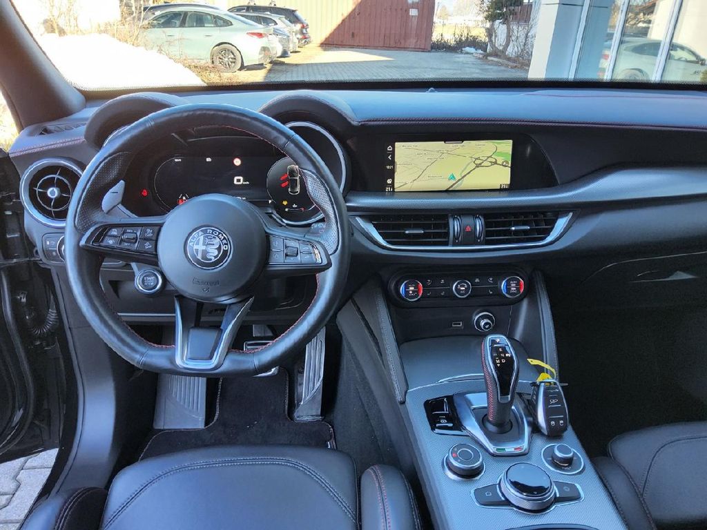 Alfa Romeo Stelvio 2023