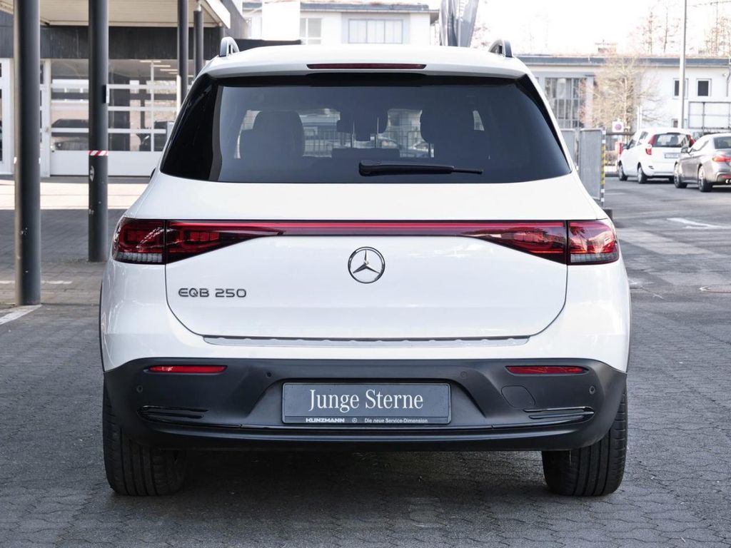 Mercedes-Benz EQB 2022