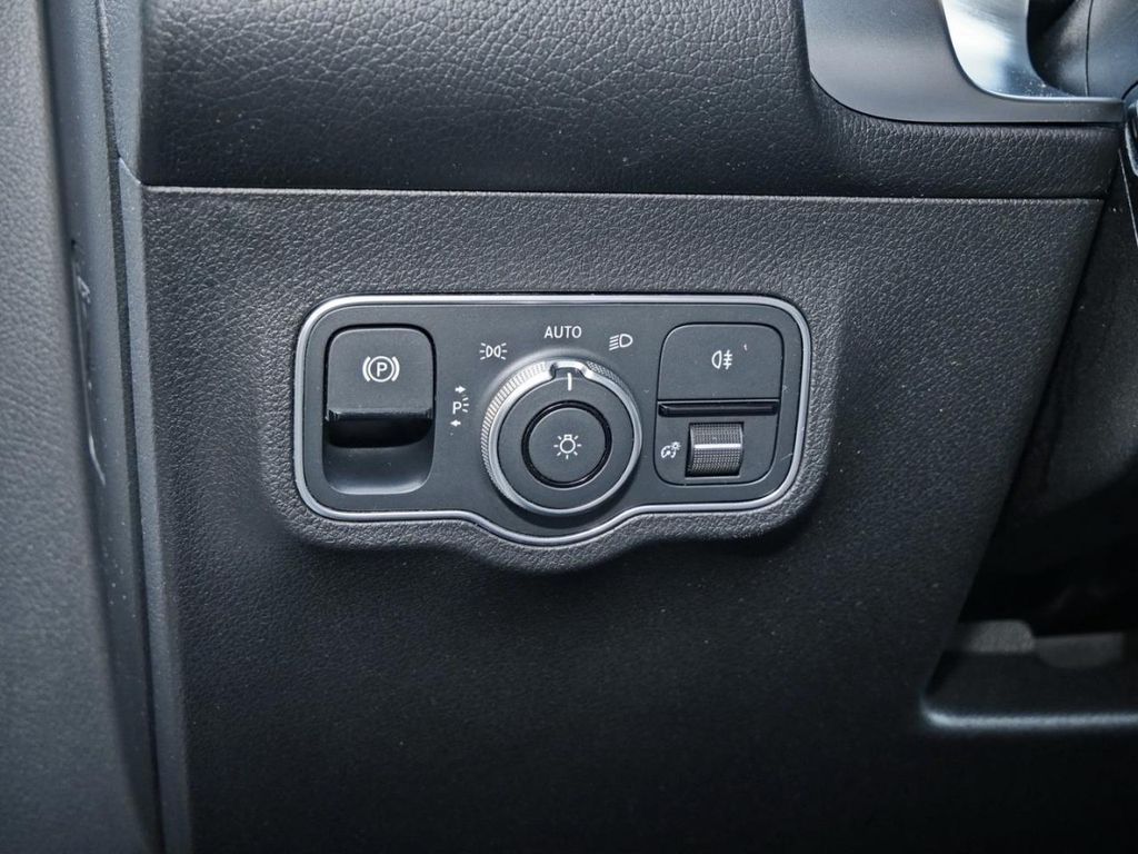 Mercedes-Benz EQB 2022