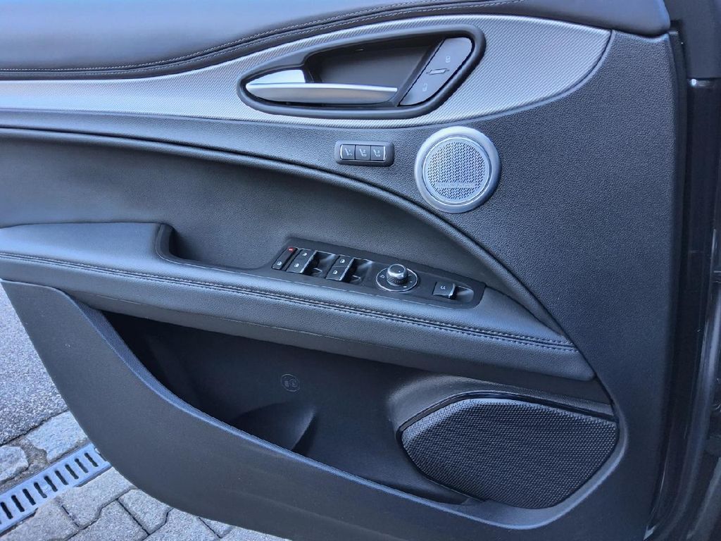 Alfa Romeo Stelvio 2023