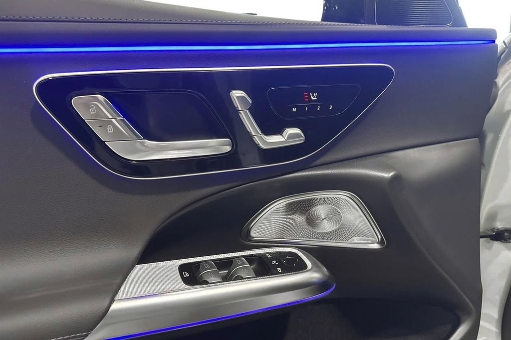 Mercedes-Benz E 300 2025