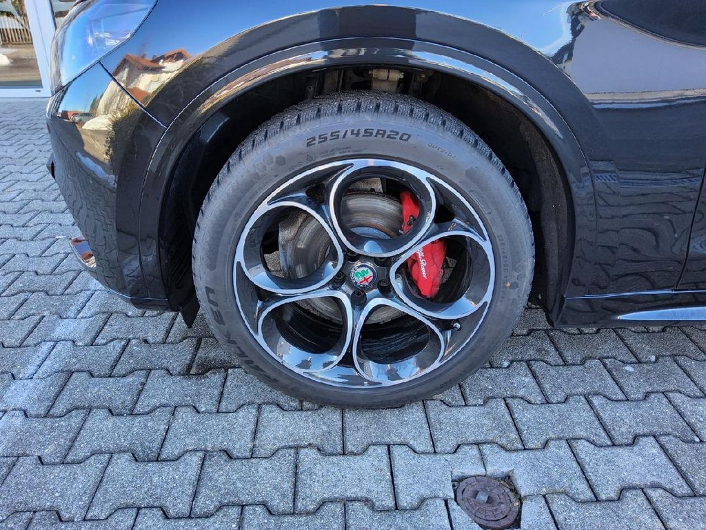 Alfa Romeo Stelvio 2023