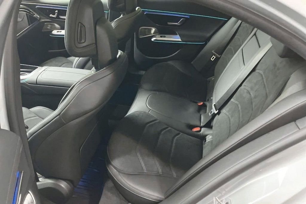 Mercedes-Benz E 300 2025