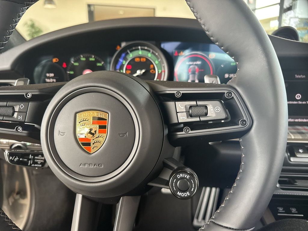 Porsche 992 2025