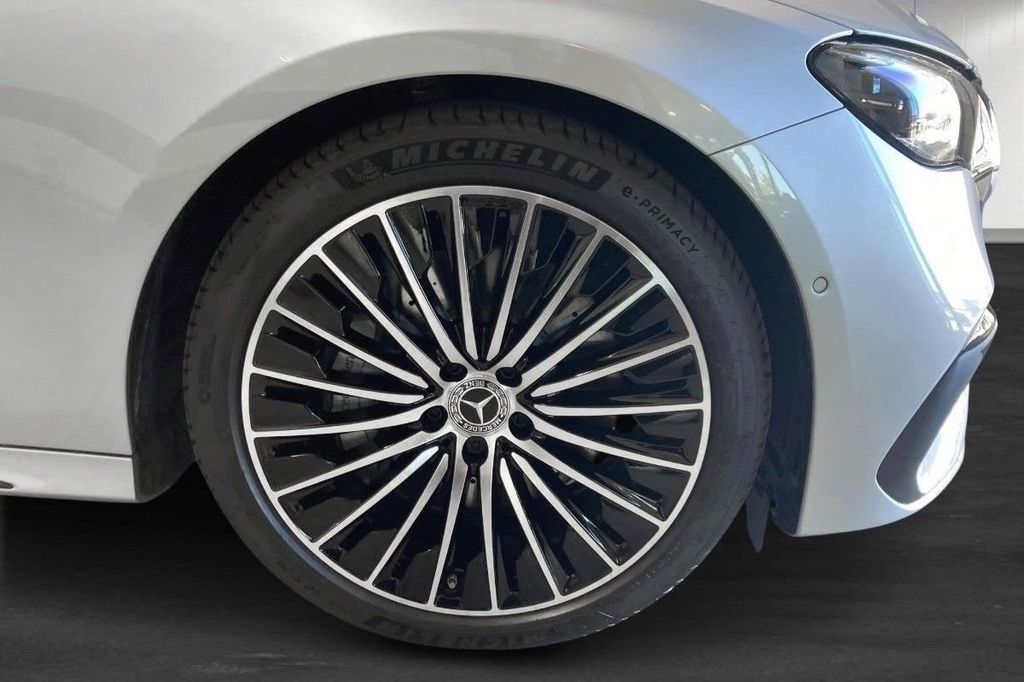 Mercedes-Benz E 300 2025