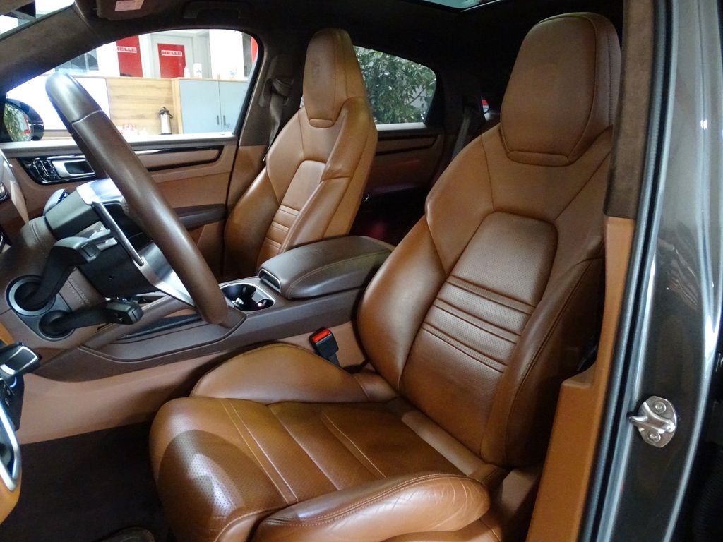 Porsche Cayenne 2021