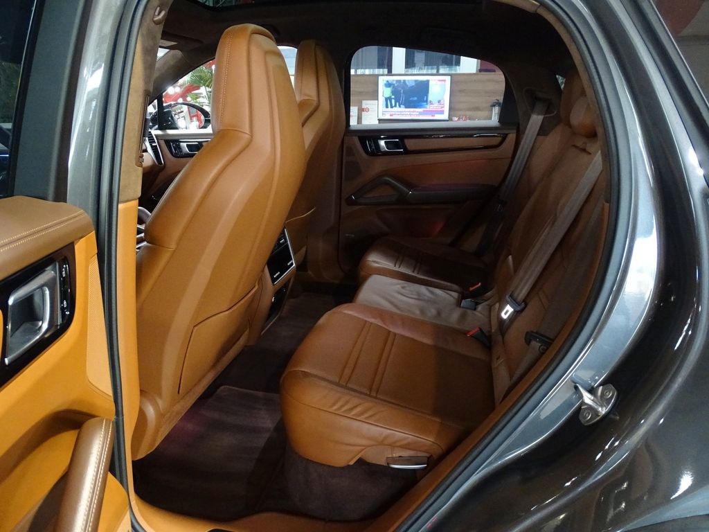 Porsche Cayenne 2021