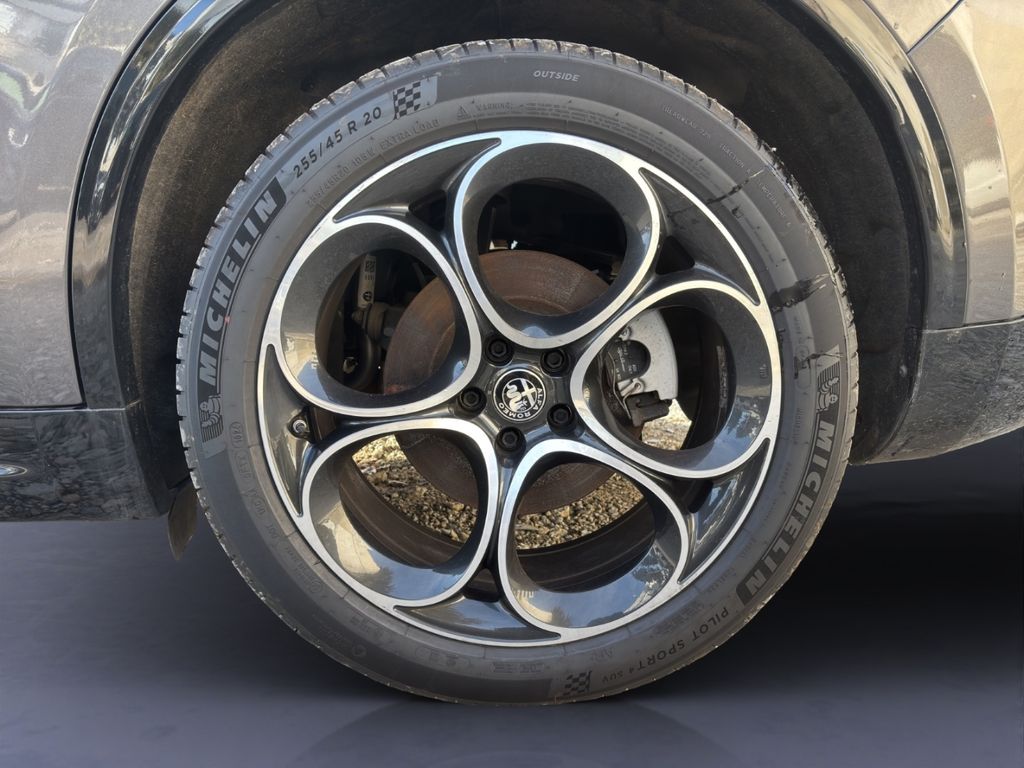 Alfa Romeo Stelvio 2023