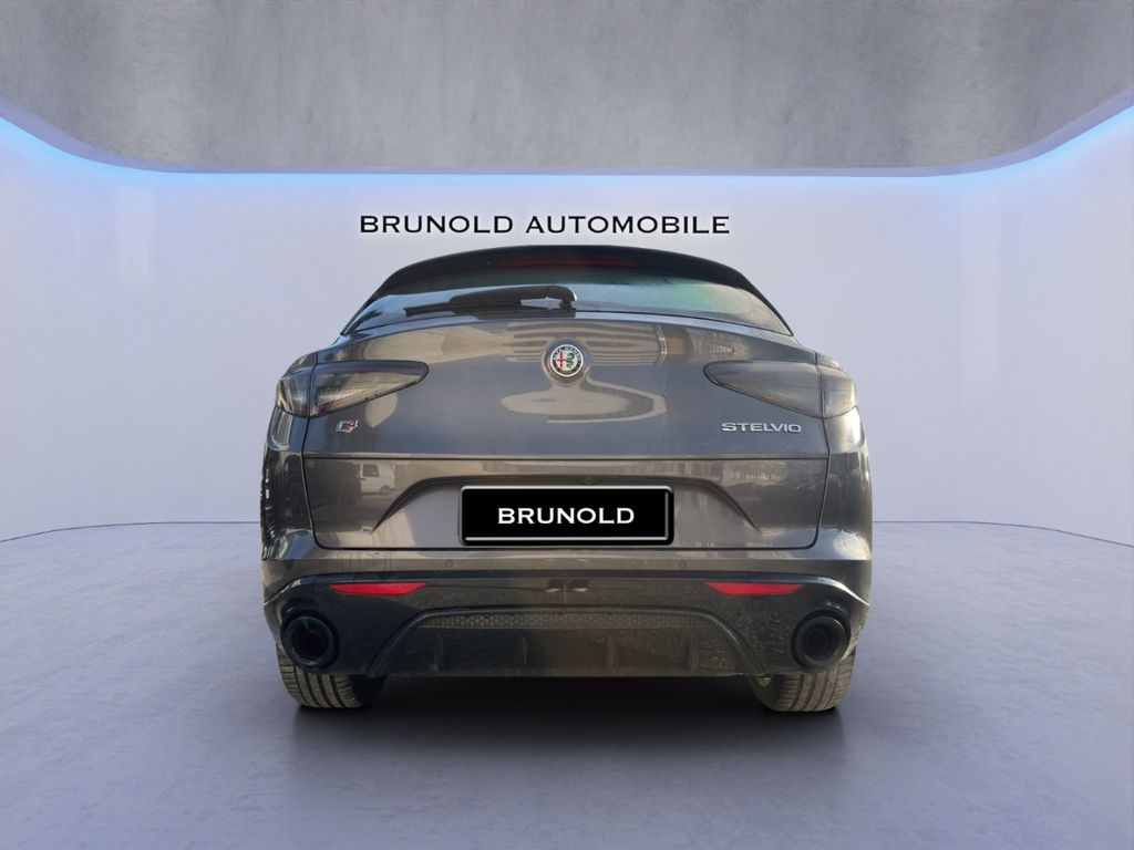 Alfa Romeo Stelvio 2023