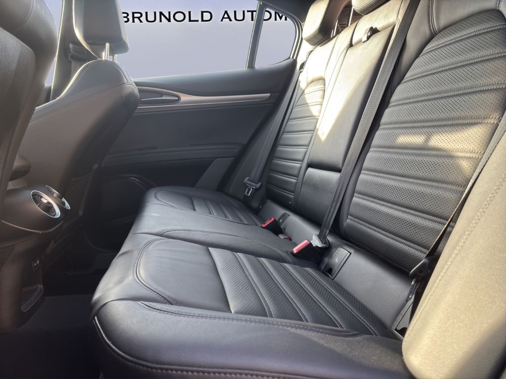 Alfa Romeo Stelvio 2023