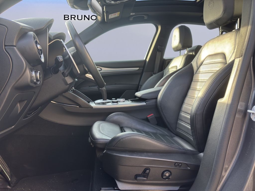 Alfa Romeo Stelvio 2023