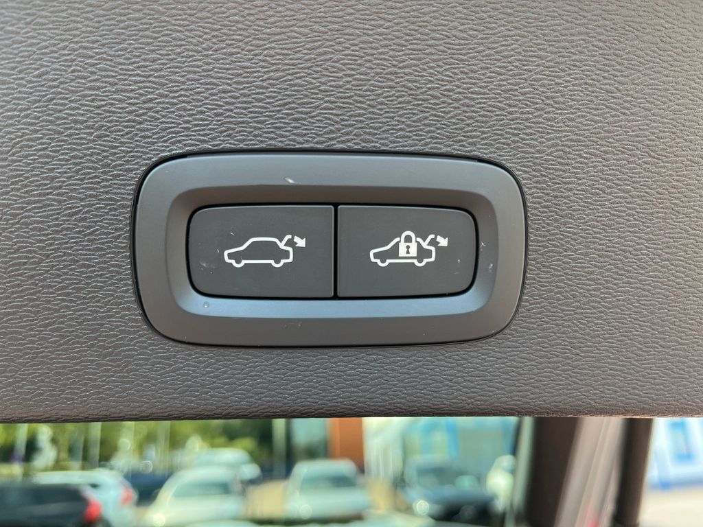Volvo C40 2025