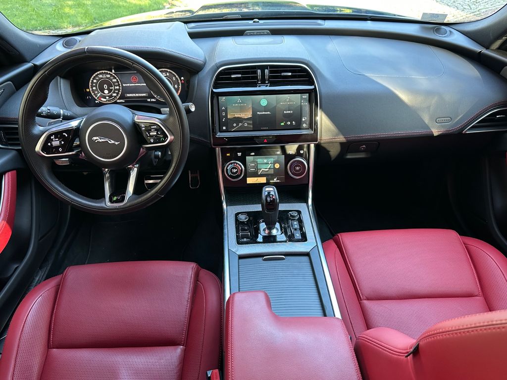 Jaguar XE 2022