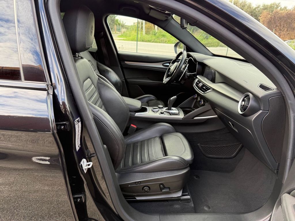 Alfa Romeo Stelvio 2021
