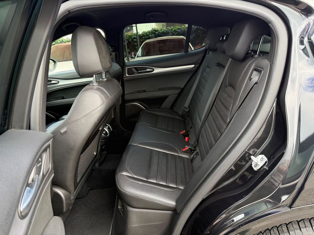 Alfa Romeo Stelvio 2021